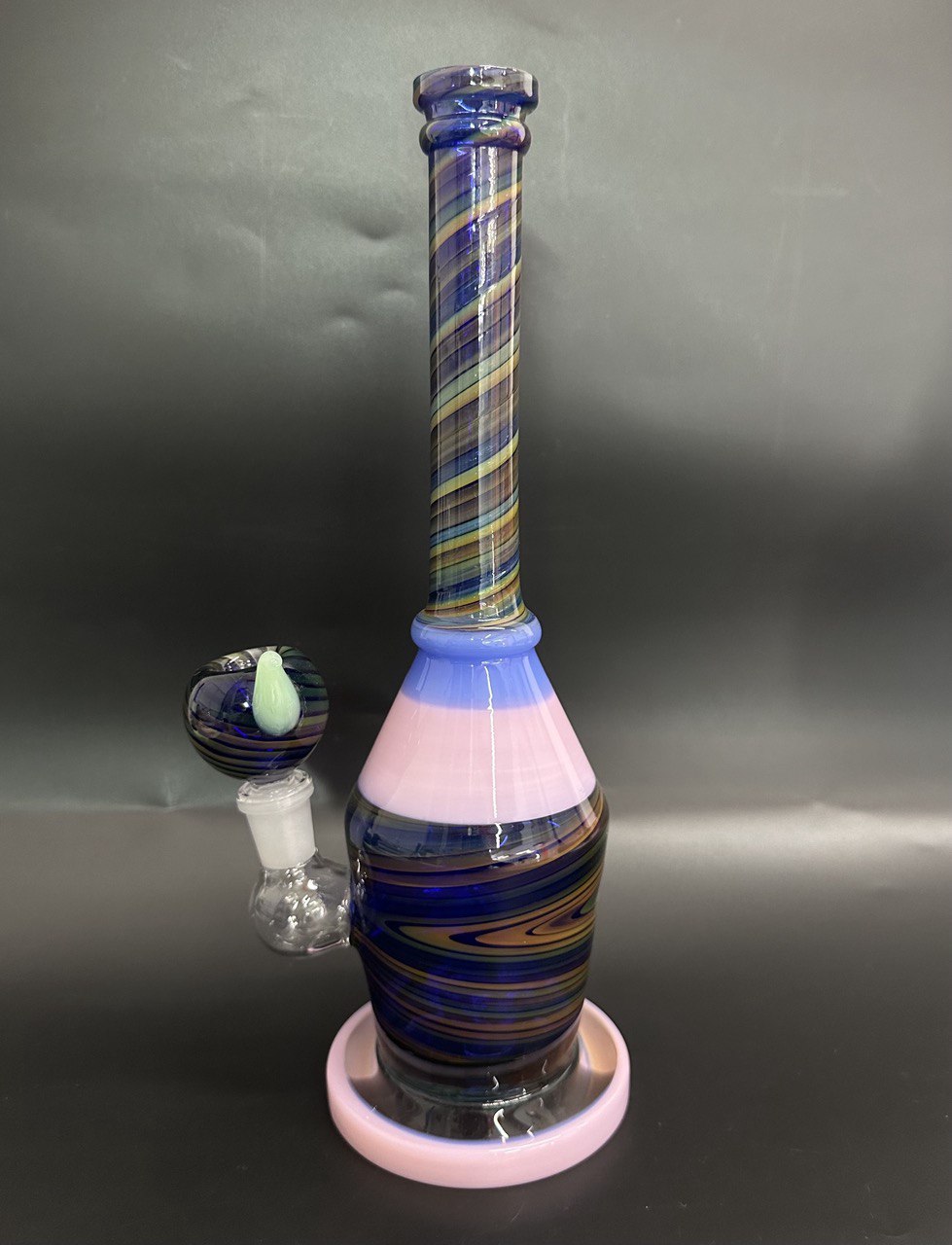 Swirling Design Glass Water Pipe
