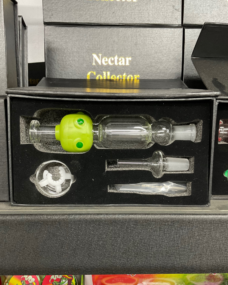 Alien design nectar collector